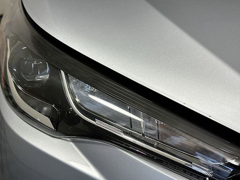 Used 2024 Toyota Corolla Cross LE w/ Moonroof Package image 9