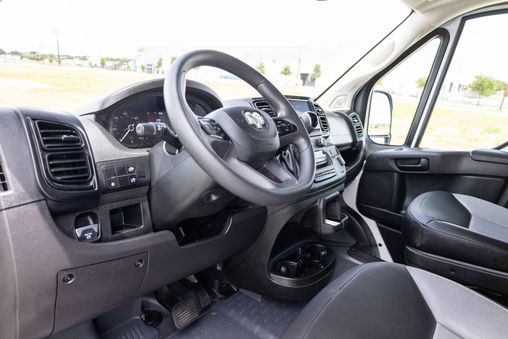 Used 2025 RAM ProMaster 2500 w/ Convenience Group FWD image 9