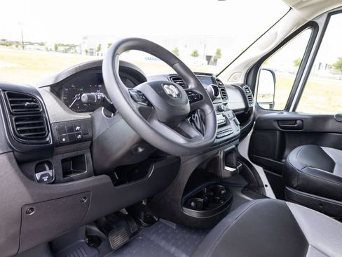 Used 2025 RAM ProMaster 2500 w/ Convenience Group FWD image 9