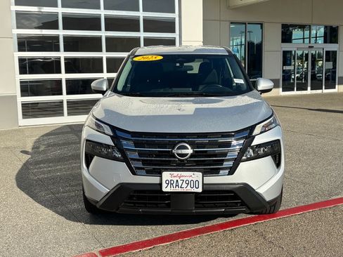 Used 2025 Nissan Rogue SV AWD/4WD image 2