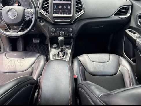 Used 2019 Jeep Cherokee Trailhawk w/ Comfort/Convenience Group AWD/4WD image 12