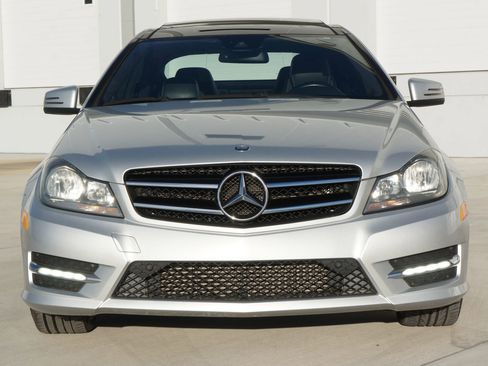 Used 2013 Mercedes-Benz C 250 Coupe image 4
