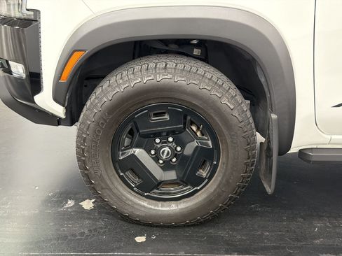 Used 2024 Nissan Frontier SV w/ Hardbody Edition AWD/4WD image 12