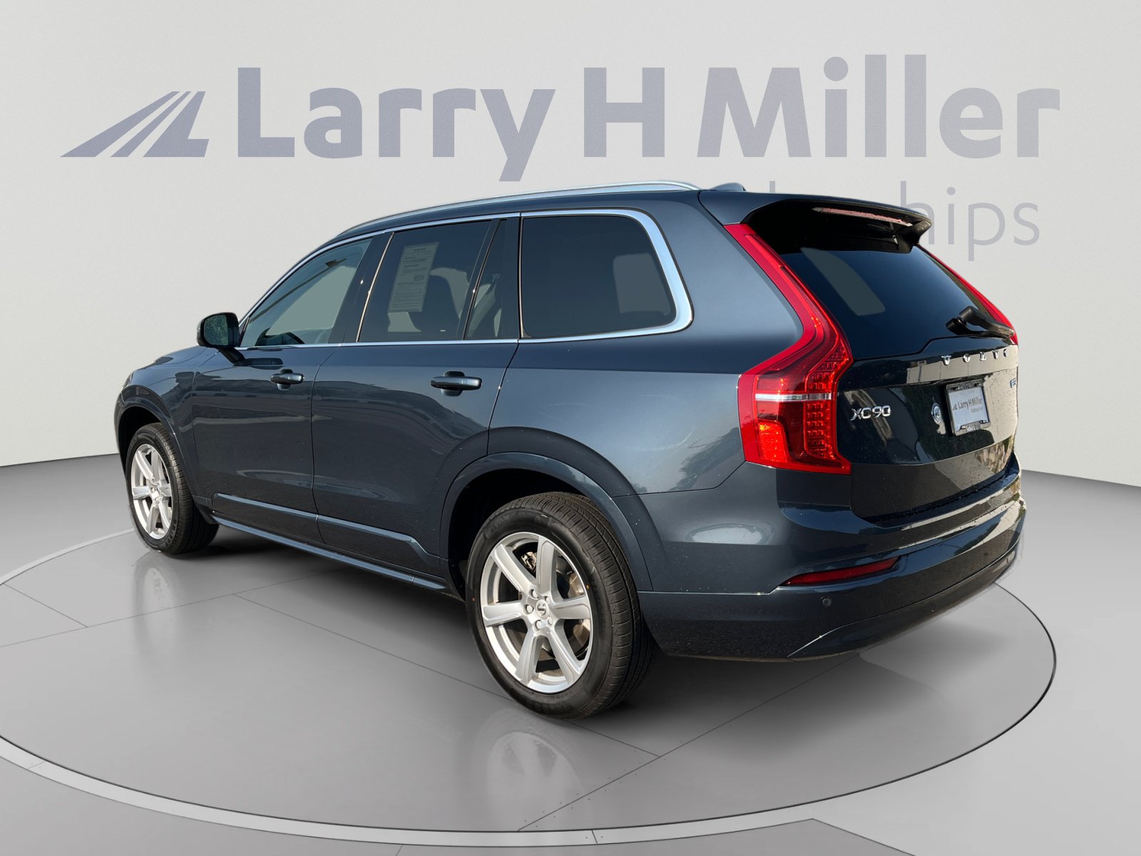 Used 2023 Volvo XC90 B5 Core AWD/4WD image 3