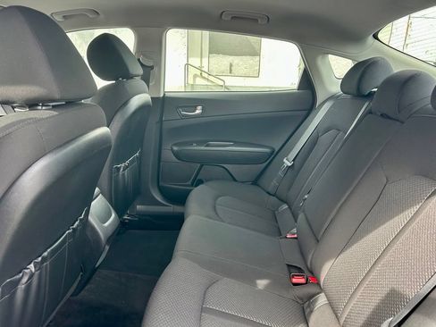 Used 2018 Kia Optima LX w/ 17" Alloy Wheels Package FWD image 12