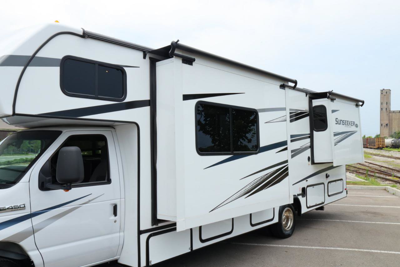 Used 2022 Ford E-450 and Econoline 450 Super Duty w/ Motorhome Prep Package RWD image 71