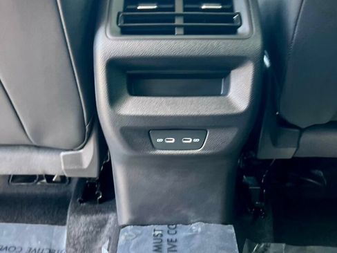 Used 2025 Volkswagen Tiguan SE FWD image 16
