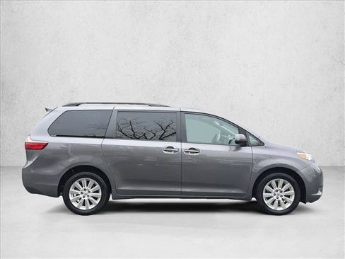 Used 2015 Toyota Sienna LE image 4