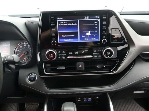 Used 2022 Toyota Highlander L FWD image 8