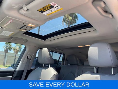 Used 2024 Toyota Highlander XLE FWD image 21