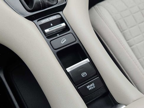 Certified 2024 Honda HR-V LX image 16