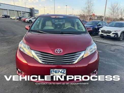 Used 2012 Toyota Sienna XLE image 8