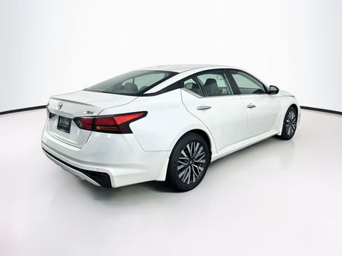 Used 2024 Nissan Altima 2.5 SV FWD image 9