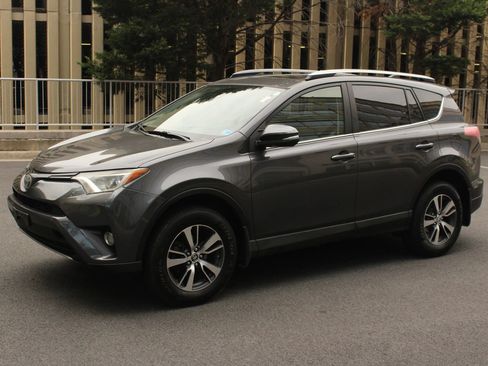 Used 2017 Toyota RAV4 XLE w/ All Weather Liner Package AWD/4WD image 12