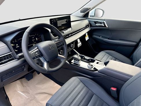 New 2026 Mitsubishi Outlander SE FWD image 9