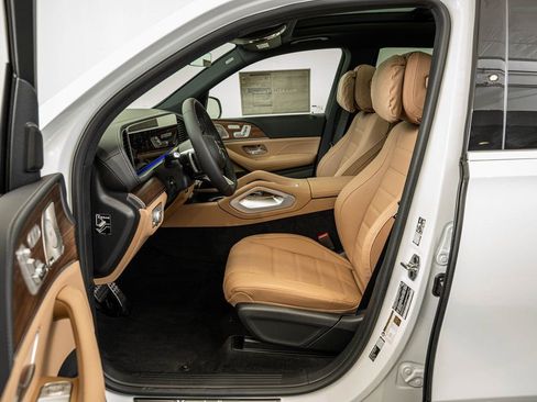 New 2026 Mercedes-Benz GLS 580 4MATIC image 32