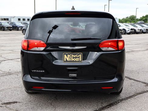 Used 2023 Chrysler Voyager LX FWD image 5