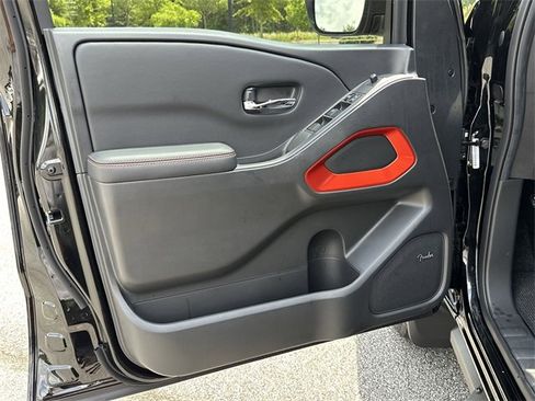 New 2025 Nissan Frontier PRO-4X w/ Pro Convenience Package image 11