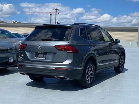 Used 2020 Volkswagen Tiguan SE FWD image 3