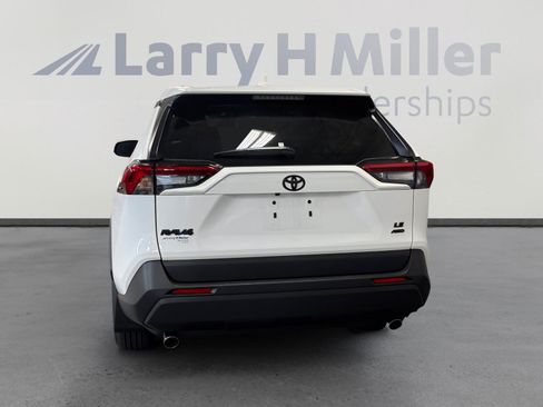 Certified 2025 Toyota RAV4 LE AWD/4WD image 4