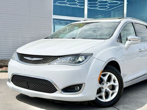 Used 2020 Chrysler Pacifica Limited image 4