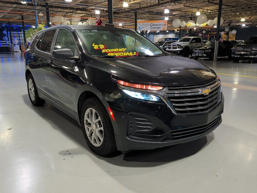 Used 2023 Chevrolet Equinox LS w/ LS Convenience Package FWD image 5