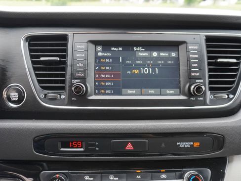 Used 2018 Kia Sedona LX w/ LX Essentials Premium Package FWD image 15