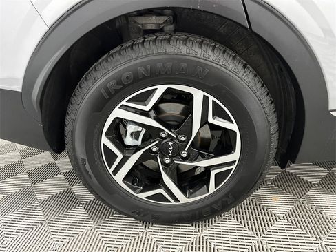 Used 2023 Kia Sportage LX image 17