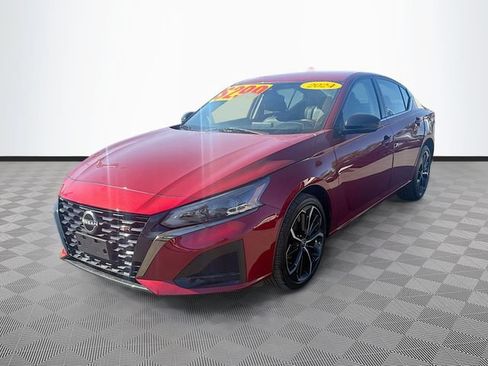 Used 2024 Nissan Altima 2.5 SR AWD/4WD image 3