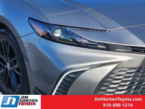 Used 2025 Toyota Camry SE image 10