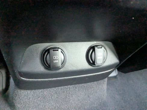 Used 2017 Kia Sorento AWD image 16