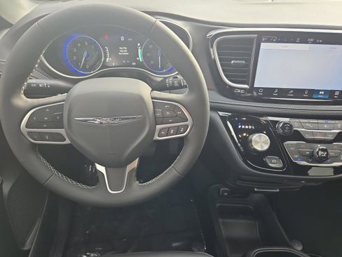 New 2026 Chrysler Pacifica Select image 13
