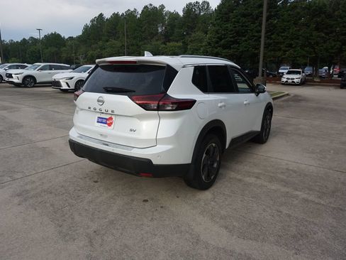 Used 2024 Nissan Rogue SV w/ SV Premium Package FWD image 22