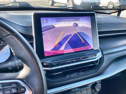 Used 2023 Jeep Compass Limited image 6