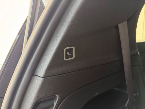 Used 2025 Chrysler Pacifica Select image 20