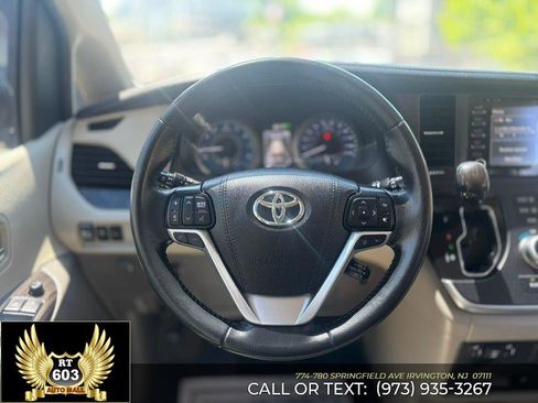 Used 2020 Toyota Sienna XLE Premium FWD image 12
