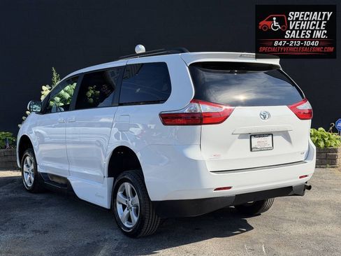 Used 2016 Toyota Sienna LE FWD image 5