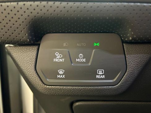 Used 2024 Volkswagen Atlas SE AWD/4WD image 7