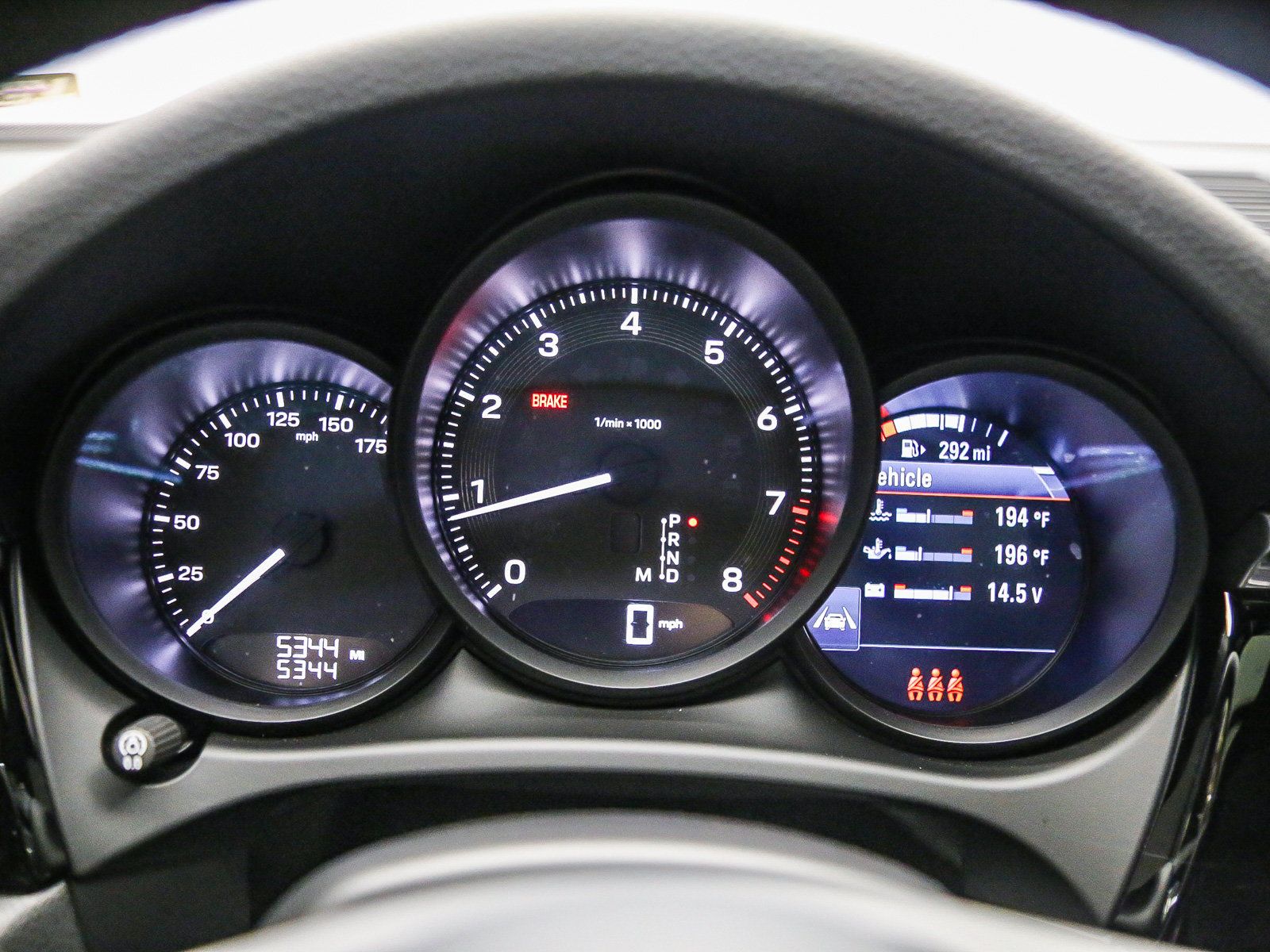 Certified 2025 Porsche Macan AWD/4WD image 31