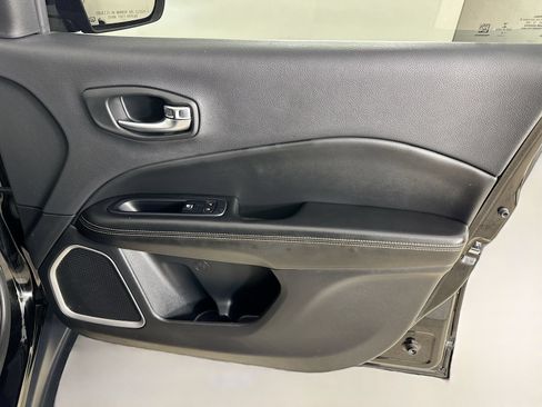 Used 2019 Jeep Compass Limited w/ Safety & Security Group AWD/4WD image 40