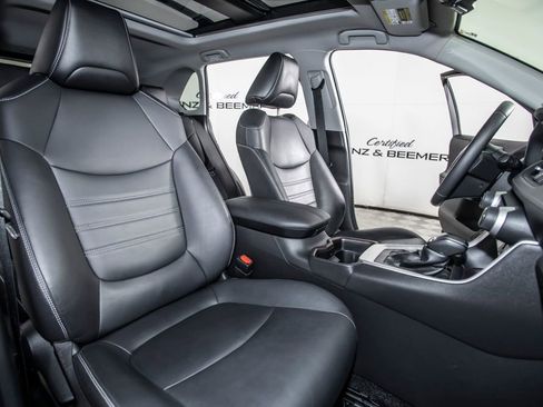 Used 2019 Toyota RAV4 Limited image 18