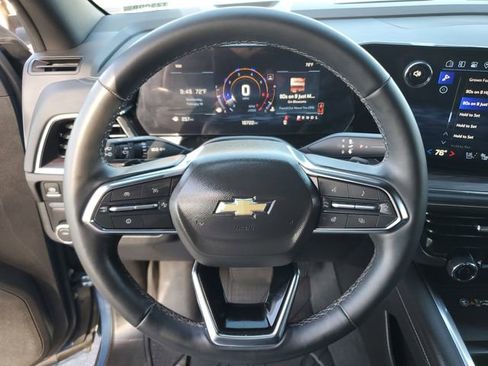 Used 2025 Chevrolet Suburban Premier image 19