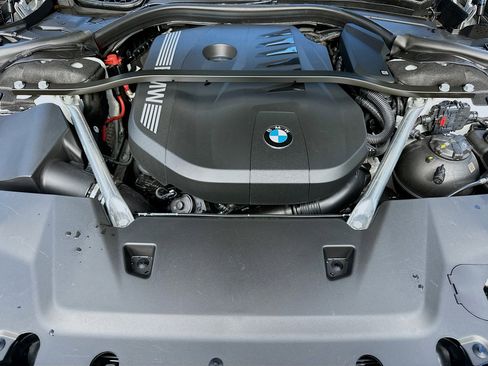 Used 2023 BMW 740i w/ Parking Assistance Package image 34