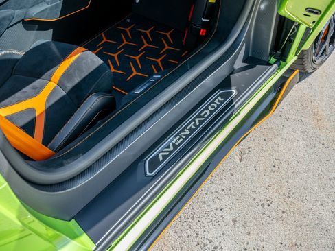 Used 2021 Lamborghini Aventador SVJ AWD/4WD image 24
