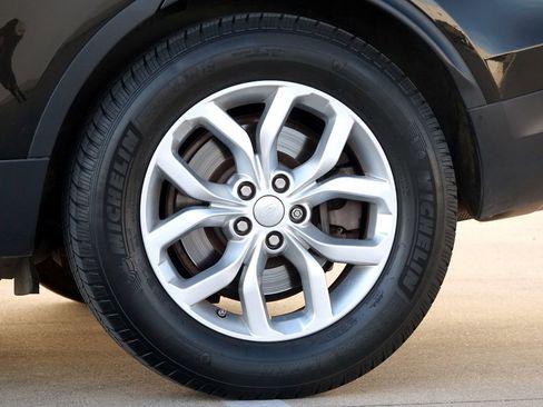 Used 2018 Land Rover Discovery SE image 27