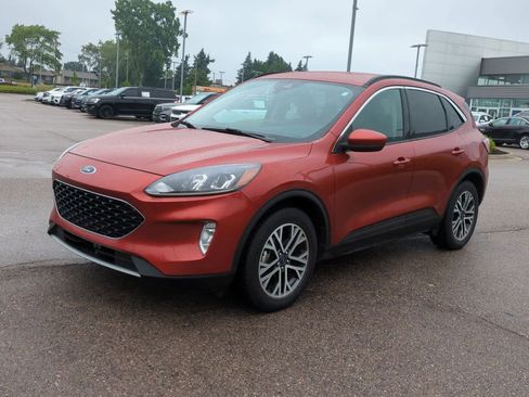 Used 2020 Ford Escape SEL image 4