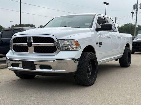 Used 2019 RAM 1500 Classic SLT AWD/4WD image 2