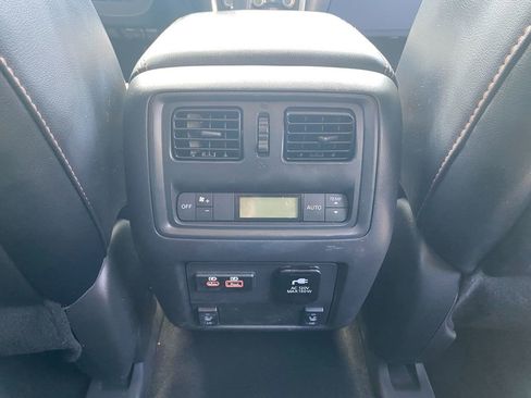 Used 2020 Nissan Pathfinder SL image 28