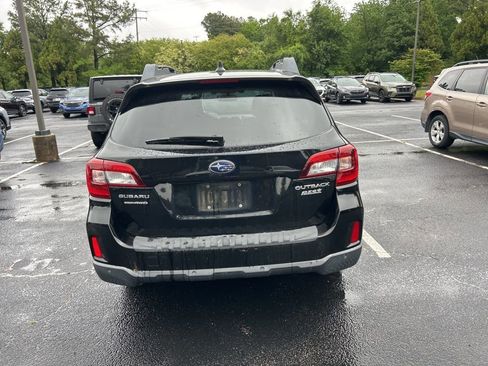 Used 2017 Subaru Outback 2.5i Limited AWD/4WD image 4