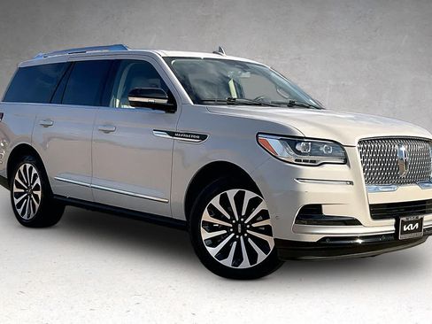 Used 2022 Lincoln Navigator Reserve AWD/4WD image 19